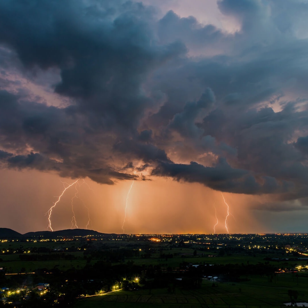 lightning-hero-img-1